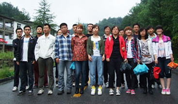 青峰網(wǎng)絡(luò)2011年全體員工洛陽老君山、追夢谷兩日游報(bào)道